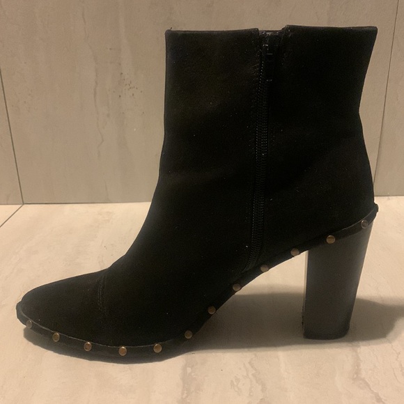 JustFab Maryanne Women's Black Faux Suede Heeled Ankle Boots Size 10 - Picture 6 of 12